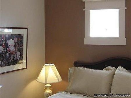Plum Grove Inn Iowa City Rom bilde